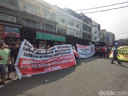 Ruko Makan Jalan di Pluit Mulai Dibongkar, Pemilik dan Karyawan Demo