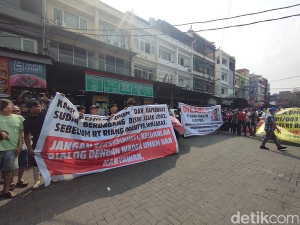 Potret Ruko Makan Jalan di Pluit Dibongkar Diwarnai Aksi Demo