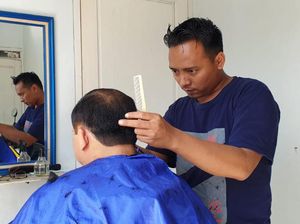 Tukang Cukur Asgar Harap KPR untuk Pekerja Informal Dipermudah Tukang Cukur Asgar Harap KPR untuk Pekerja Informal Dipermudah