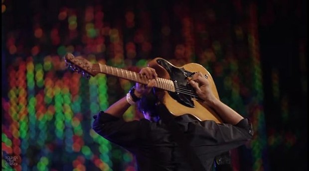 Penampilan memukau Eross Sheila On 7/Foto: tangkapan layar Youtube Sounds from the Corner