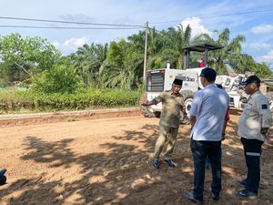 Jalan Rusak di Musi Banyuasin Mulai Diperbaiki, Tapi Belum Aspal