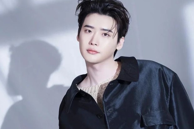 Potret Lee Jong Suk