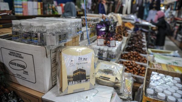 Potret Penjualan Oleh-oleh Haji Laris Manis