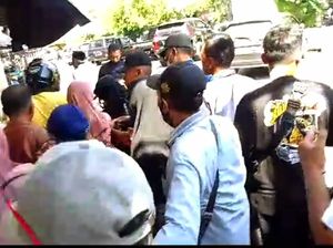 5 Fakta Tipuan Pria Ngaku Suami Ida Dayak Gelar Pengobatan Massal di Situbondo 5 Fakta Tipuan Pria Ngaku Suami Ida Dayak Gelar Pengobatan Massal di Situbondo