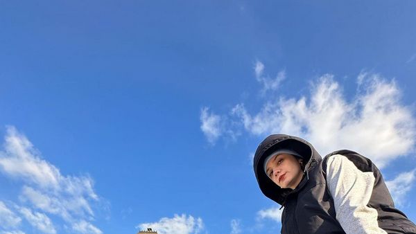 8 Foto Putri Anne Tanpa Hijab Saat Liburan, Istri Arya Saloka Gaya Pakai Topi