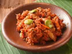 Resep Sambal Cumi Asin dan Pete yang Pedas Gurihnya Nampol Resep Sambal Cumi Asin dan Pete yang Pedas Gurihnya Nampol