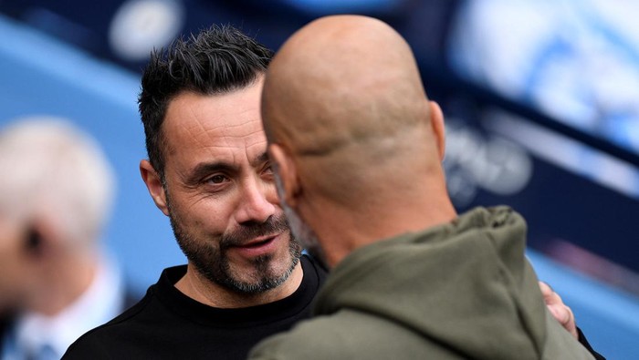 Manchester Citys Spanish manager Pep Guardiola (R) greets Brightons Italian head coach Roberto De Zerbi ahead of  the English Premier League football match between Manchester City and Brighton and Hove Albion at the Etihad Stadium in Manchester, north west England, on October 22, 2022. - RESTRICTED TO EDITORIAL USE. No use with unauthorized audio, video, data, fixture lists, club/league logos or live services. Online in-match use limited to 120 images. An additional 40 images may be used in extra time. No video emulation. Social media in-match use limited to 120 images. An additional 40 images may be used in extra time. No use in betting publications, games or single club/league/player publications. (Photo by Oli SCARFF / AFP) / RESTRICTED TO EDITORIAL USE. No use with unauthorized audio, video, data, fixture lists, club/league logos or live services. Online in-match use limited to 120 images. An additional 40 images may be used in extra time. No video emulation. Social media in-match use limited to 120 images. An additional 40 images may be used in extra time. No use in betting publications, games or single club/league/player publications. / RESTRICTED TO EDITORIAL USE. No use with unauthorized audio, video, data, fixture lists, club/league logos or live services. Online in-match use limited to 120 images. An additional 40 images may be used in extra time. No video emulation. Social media in-match use limited to 120 images. An additional 40 images may be used in extra time. No use in betting publications, games or single club/league/player publications. (Photo by OLI SCARFF/AFP via Getty Images)