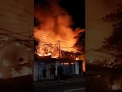 Penampakan Kebakaran di Penjaringan Jakut, 11 Unit Damkar Dikerahkan