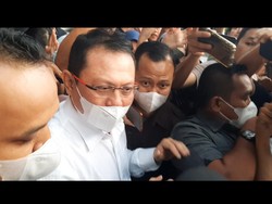 Hasbi Hasan Tak Ditahan KPK Usai Diperiksa sebagai Tersangka: Saya Taat Hukum