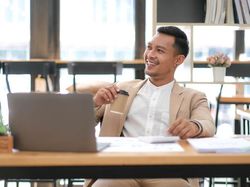 Segini Jumlah Kopi yang Diminum Pekerja Agar Melek Tiap Hari