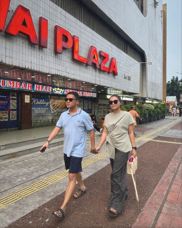 Tampil santai saat ke Riau/Sumber: IG @tiarapangestika Tampil santai saat ke Riau/Sumber: IG @tiarapangestika