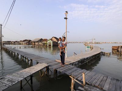 Terendam Pasang Laut, Permukiman di Demak Bak Kota Apung