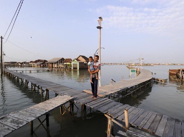 Terendam Pasang Laut, Permukiman di Demak Bak Kota Apung