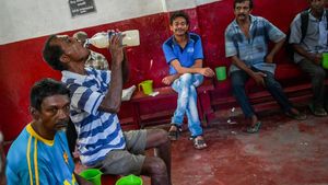 Warga Sri Lanka Ternyata Juga Suka Minum Tuak