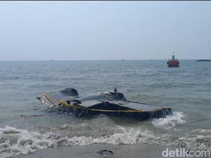 Nasib Bangkai Pesawat Perang Dunia 2 Masih di Pinggir Pantai Lamongan Nasib Bangkai Pesawat Perang Dunia 2 Masih di Pinggir Pantai Lamongan