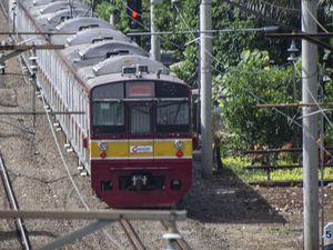 Bumper KRL Patah di Duri, Penumpang Tujuan Cikarang Menumpuk di Stasiun Bumper KRL Patah di Duri, Penumpang Tujuan Cikarang Menumpuk di Stasiun