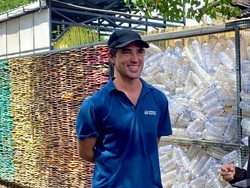 Perangi Sampah ala Sungai Watch