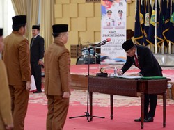 Gubsu Lantik 64 Pejabat: Pasti Orang Komentar Menyiapkan Kalian untuk Politik