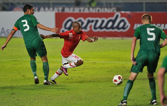 Oktovianus Maniani (#11) of Indonesia battles for the ball with Gochguly Gochgulyyev (#3) and Maksim Belyh (#5) of Turkmenistan during their 2014 World Cup Asian qualifying football match at The Gelora Bung Karno Stadium in Jakarta on July 28, 2011. Indonesia beat Turkmenistan 4-3. AFP PHOTO/ADEK BERRY (Photo credit should read ADEK BERRY/AFP via Getty Images)