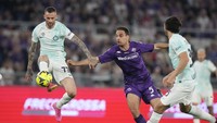 Selepas jeda, laga berlangsung menarik. Kedua tim saling jual beli serangan. Nerazzurri bisa menahan gempuran Si Ungu hingga laga tuntas. Menang 2-1, Inter juara Coppa Italia. AP/Andrew Medichini