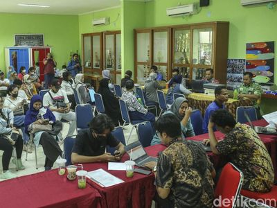 Intip Suasana PPDB 2023 di SMAN 70 Jakarta