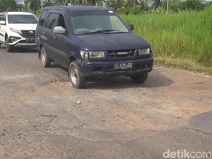 Begini Kondisi Jalan yang Digarap Pemenang Tender Gaib di Lampung Begini Kondisi Jalan yang Digarap Pemenang Tender Gaib di Lampung