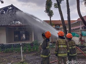Rumah Dinas Perhutani di Bandung Hangus Terbakar