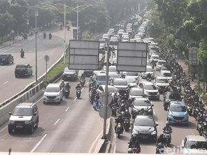 Lalin Jl Raya Casablanca Padat, Pemotor Rela Macet-macetan Setiap Hari