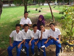 Kisah Lengkap Viral Guru di Jaktim Nikah dengan Murid, Beda Usia 10 Tahun