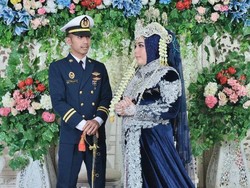 Kisah Cinta Bu Guru Nikahi Muridnya: Berawal Antar Jemput, Kini Punya 5 Anak