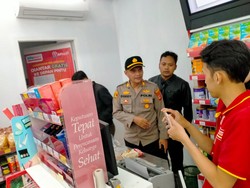 Maling Bobol Minimarket di Bogor, Sekap dan Todong Karyawan dengan Golok