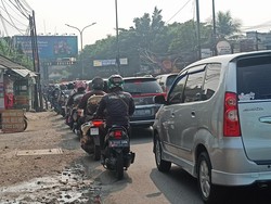 Siasat Warga Hindari Telat Kerja Gegara Macet di Ciputat Arah Jakarta