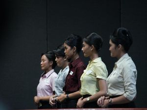 Mau Lihat Calon Pramugari & Pramugara Kereta Cepat? Nih Penampakannya