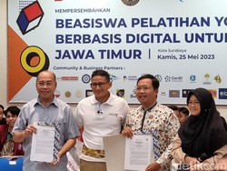 Menparekraf Sandiaga Gandeng UM Surabaya Gelar Program Beasiswa