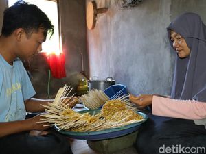 Perjuangan Pasutri Penjual Sate Ponorogo Nabung Belasan Tahun Demi Naik Haji Perjuangan Pasutri Penjual Sate Ponorogo Nabung Belasan Tahun Demi Naik Haji