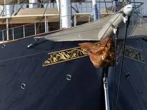 Manusia Rp 2.000 Triliun Bucin, Tunangan Jadi Maskot Kapal Pesiar Mewah