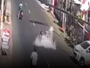 Pelajaran dari Kecelakaan Tukang Bakso Tersiram Kuah Dagangannya Gegara Ojol Lawan Arus