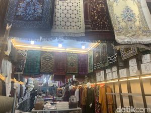 Bisnis Perlengkapan Haji di Medan Lesu