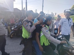 Diduga Coba Bunuh Diri, Penumpang Kapal Lompat di Selat Bali