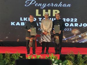 BPK Jatim Serahkan LHP Atas LKPD Tahun 2022 Kepada 37 Pemerintah Daerah BPK Jatim Serahkan LHP Atas LKPD Tahun 2022 Kepada 37 Pemerintah Daerah