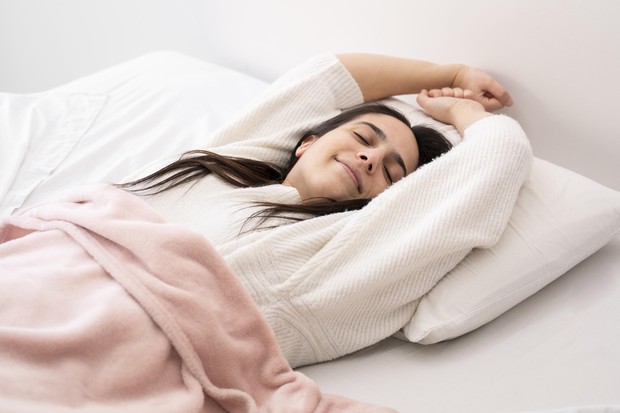 Posisi tidur yang nyaman dan benar dapat membantu mengurangi sakit pinggang