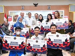 Tingkatkan Pebisnis Muda, Sandiaga Beri Beasiswa ke Mahasiswa Surabaya