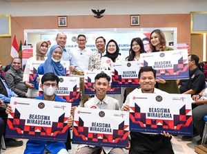 Tingkatkan Pebisnis Muda, Sandiaga Beri Beasiswa ke Mahasiswa Surabaya Tingkatkan Pebisnis Muda, Sandiaga Beri Beasiswa ke Mahasiswa Surabaya
