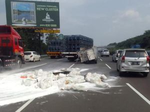 2 Orang Terluka Akibat Kecelakaan Mobil Boks-Truk di Tol Jagorawi Km 34