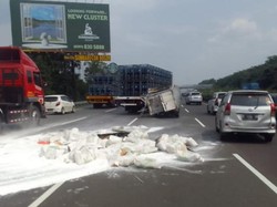 2 Orang Terluka Akibat Kecelakaan Mobil Boks-Truk di Tol Jagorawi Km 34