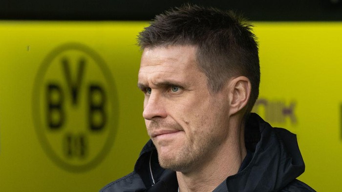 22 April 2023, North Rhine-Westphalia, Dortmund: Soccer: Bundesliga, Borussia Dortmund - Eintracht Frankfurt, Matchday 29, Signal Iduna Park. Dortmunds sports director Sebastian Kehl. Photo: Bernd Thissen/dpa - IMPORTANT NOTE: In accordance with the requirements of the DFL Deutsche Fußball Liga and the DFB Deutscher Fußball-Bund, it is prohibited to use or have used photographs taken in the stadium and/or of the match in the form of sequence pictures and/or video-like photo series. (Photo by Bernd Thissen/picture alliance via Getty Images)