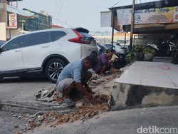 Ketua RT Minta JakPro Jelaskan Ruko Makan Jalan Pluit: Kalian yang Jual