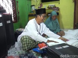 Loper Koran di Jambi 26 Tahun Menabung, Kini Berangkat Haji Bareng Istri
