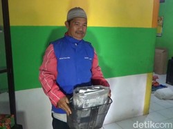 Kisah Loper Koran 26 Tahun Menabung untuk Berangkat Haji