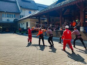 Jeritan Saat Gempa Guncang Kantor DPRD Cimahi Jeritan Saat Gempa Guncang Kantor DPRD Cimahi